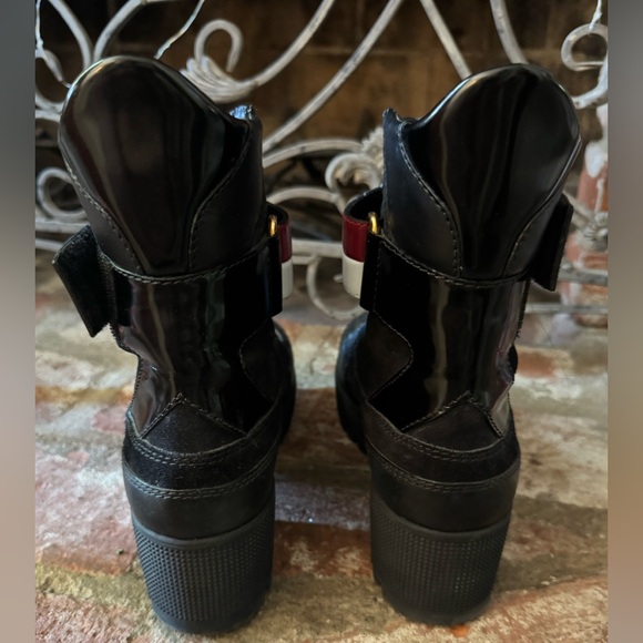 Louis Vuitton Suede Calfskin Laureate Platform Desert Boots - Picture 4 of 8